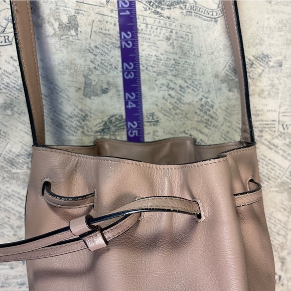 Cuyana Mini Bucket Bag Drawstring Leather Purse in Nude color soft Leather - Picture 10 of 12